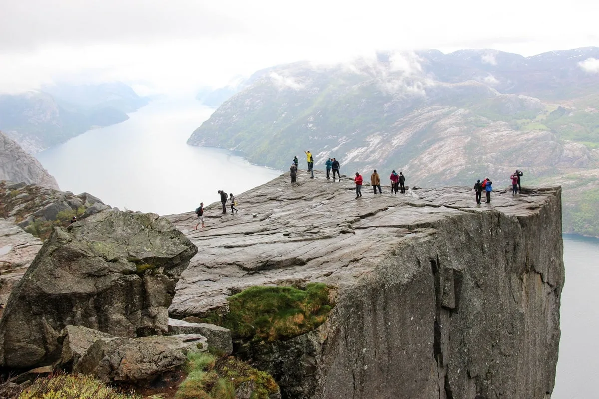 Le rocher du Preikestolen qui surplombe le Lysebotn