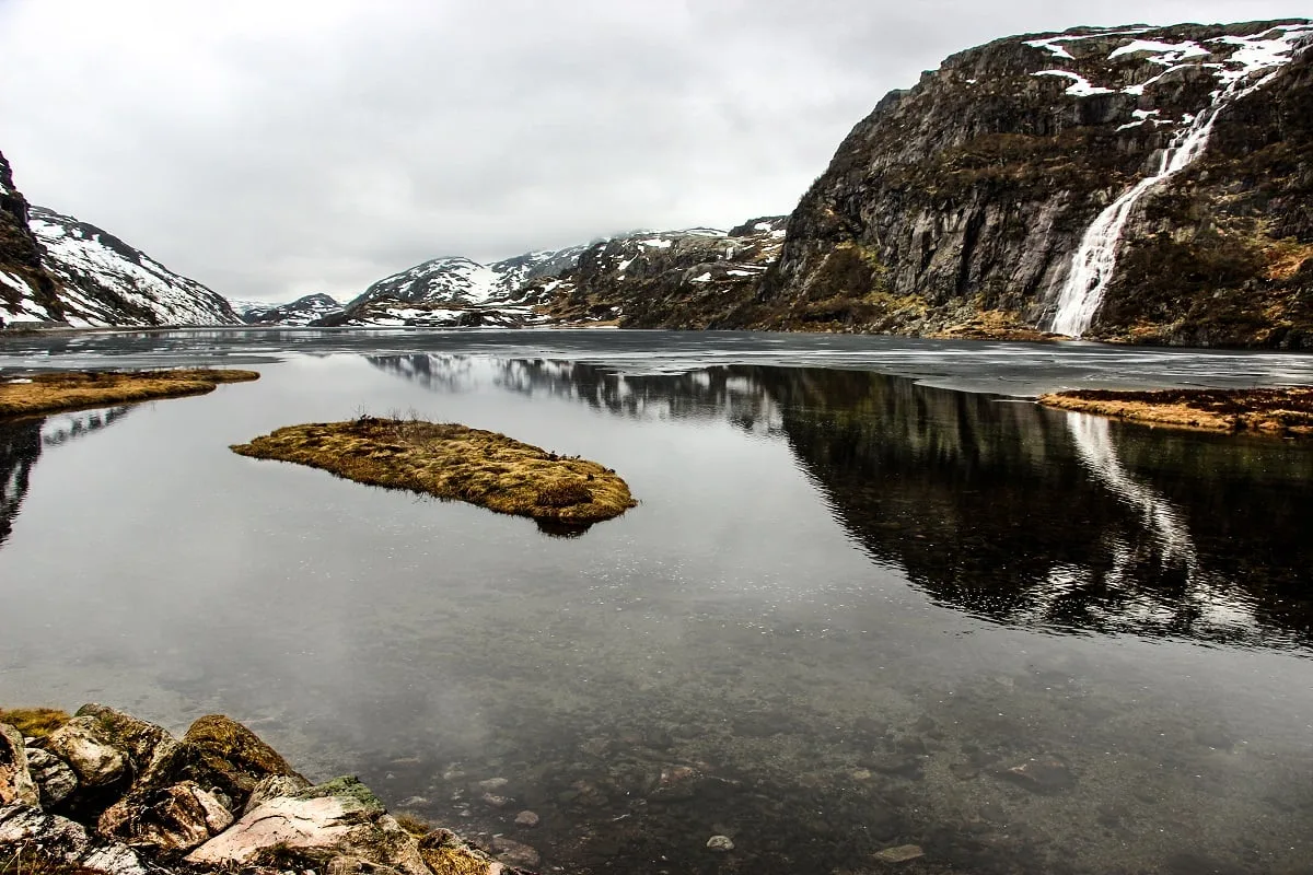 Le lac d'Hunnevatn dans le sud de la Norvège