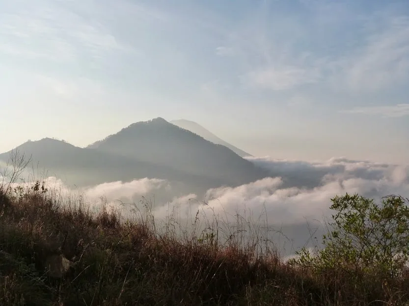 Vue sur le Mont Agung depuis le Mont Batur