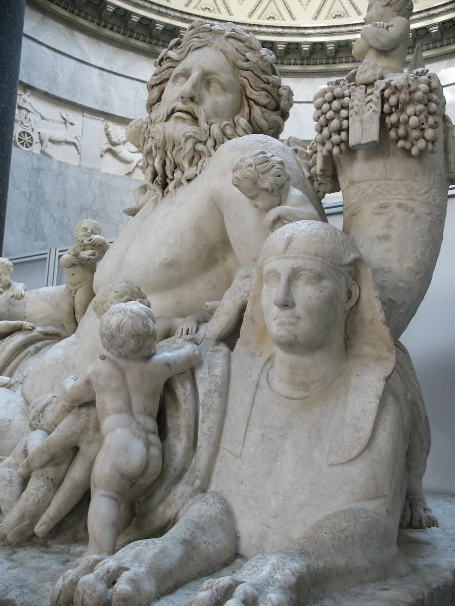 Exemple de statues dans l'un des musées du Vatican