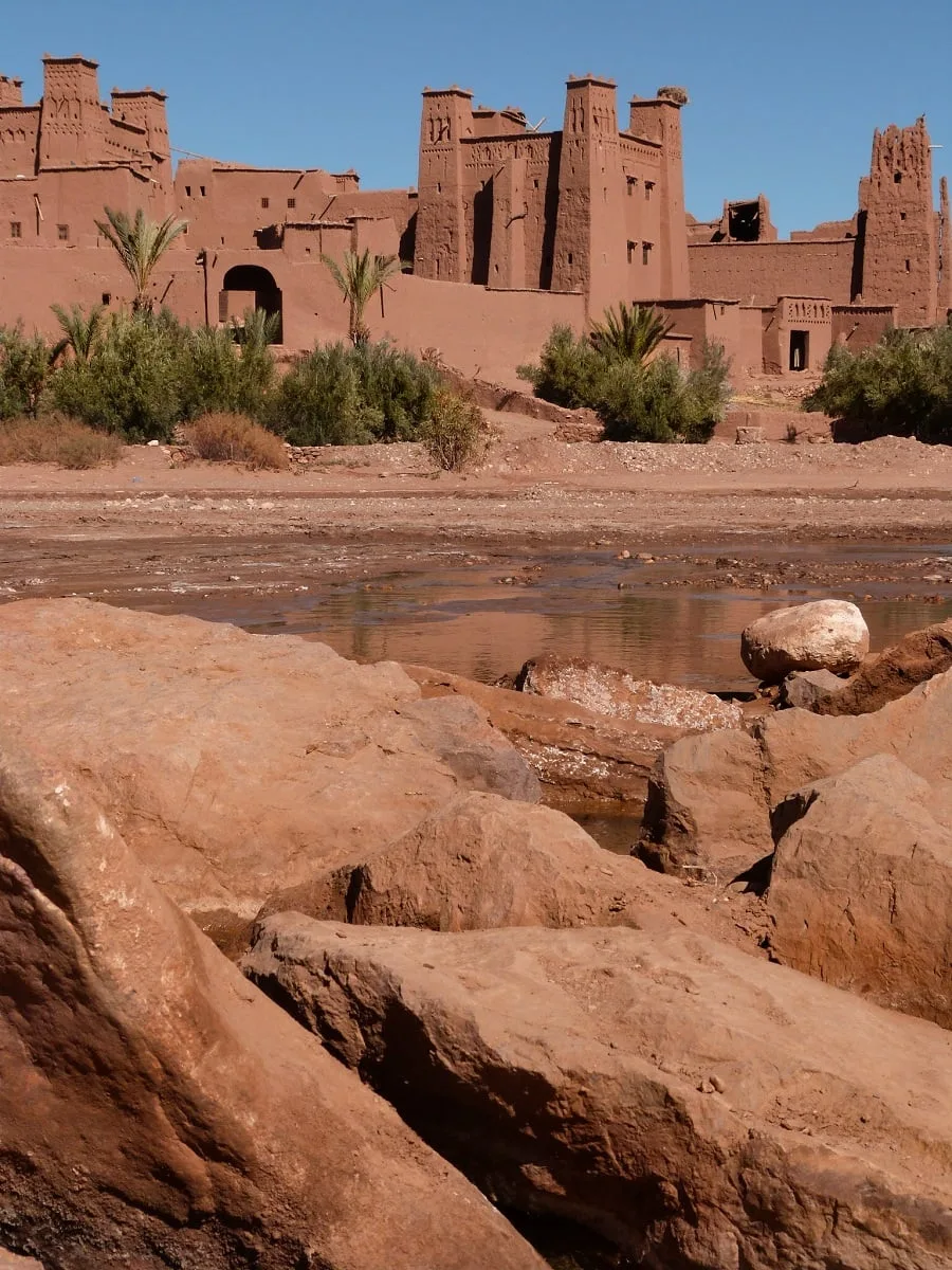 L'oued Assif Ounila devant le ksar d'Aït Ben Haddou