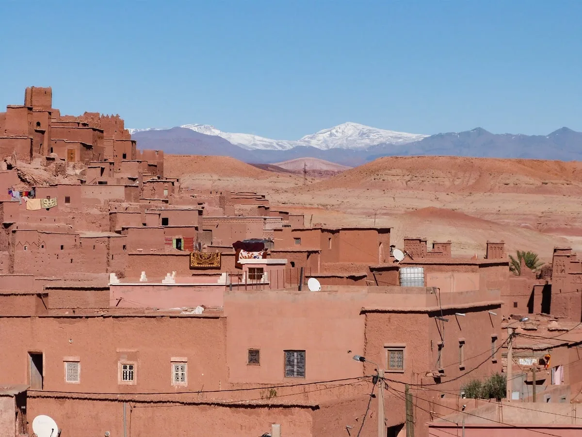 Vue sur le ksar d'Aït Ben Haddou et l'Atlas