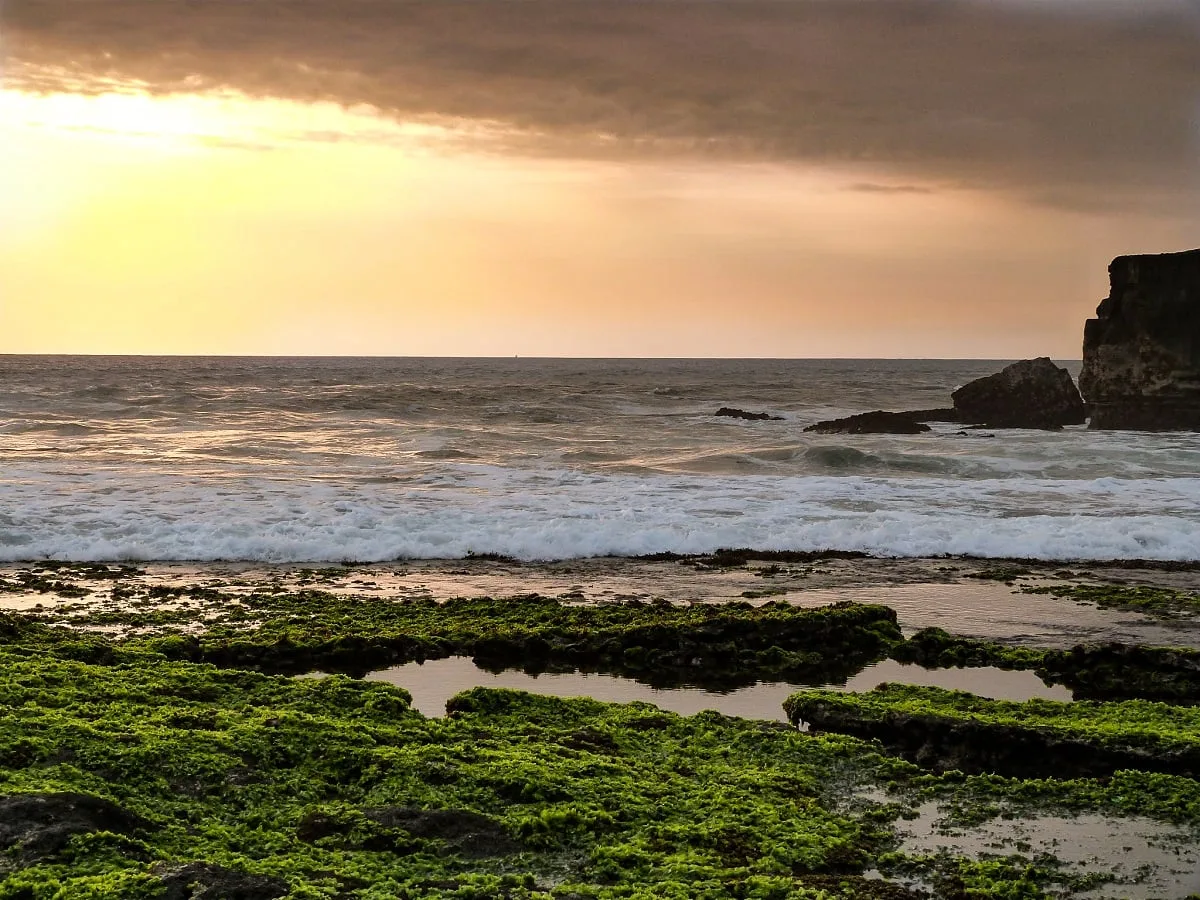 Coucher de soleil à Bali, près de Tanah Lot