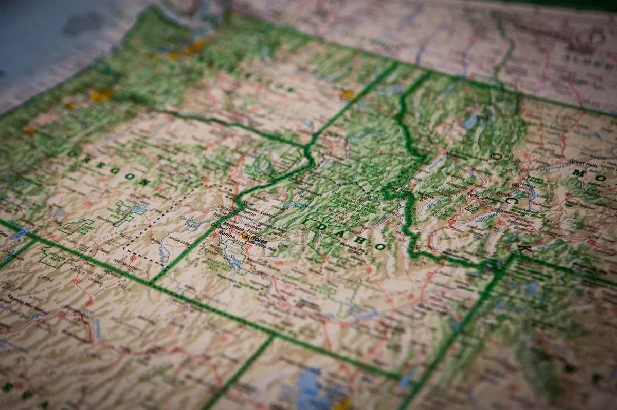 Une carte au format papier