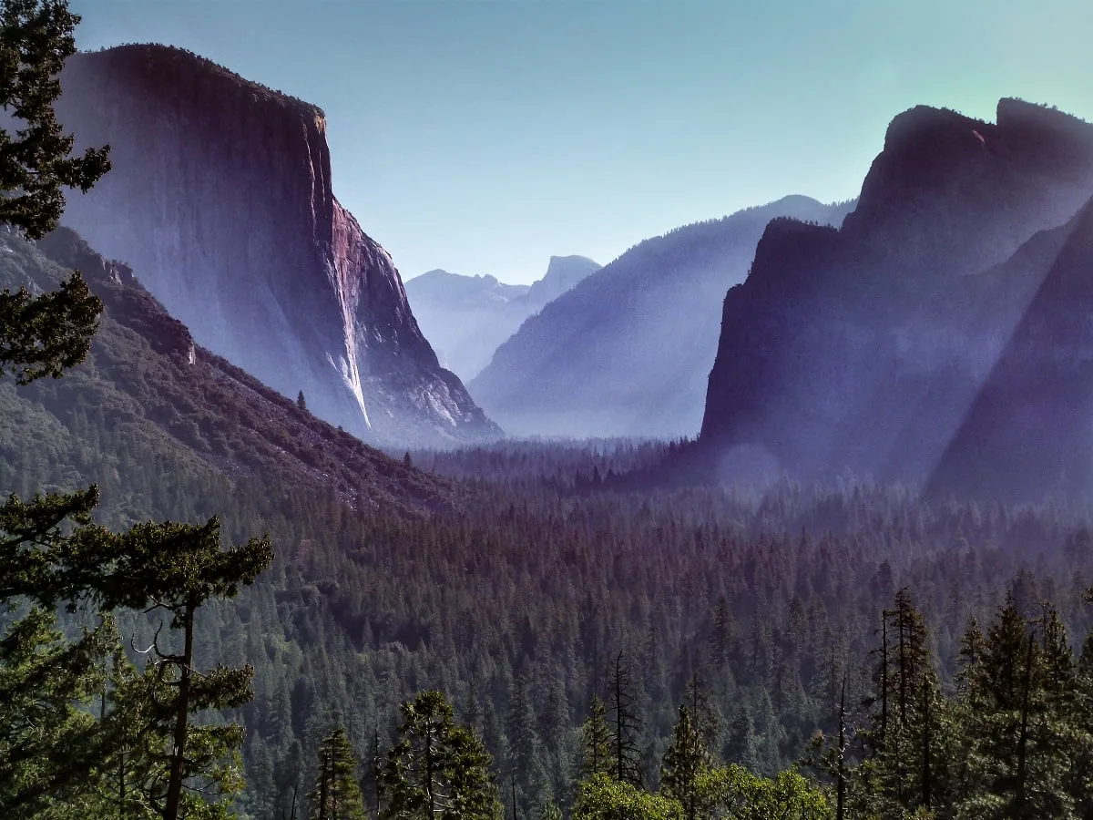 La vue depuis le "Tunnel View" à Yosemite