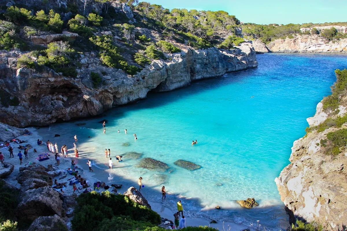 La vue sur la plage de Calo des Moro