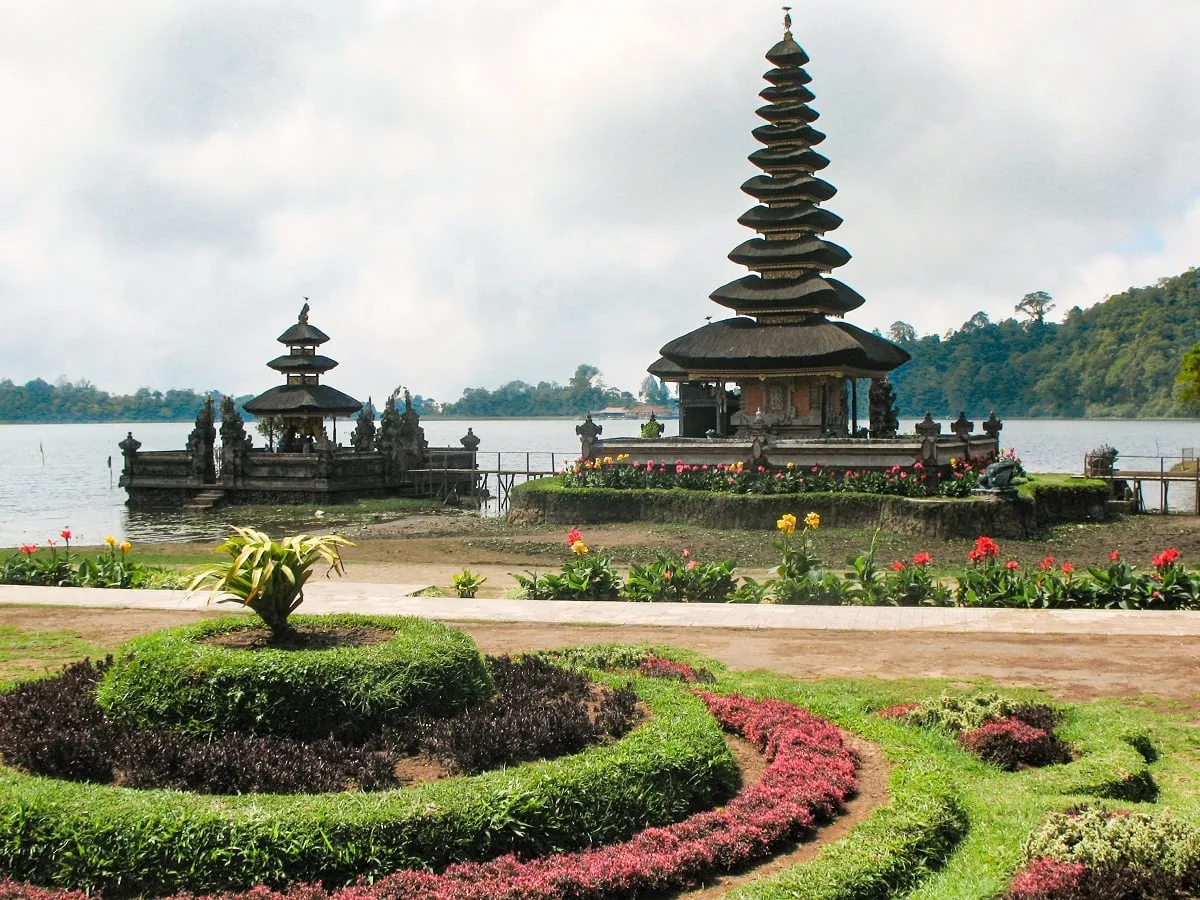 Mes 7 temples incontournables à Bali : ici le temple Ulun Danu