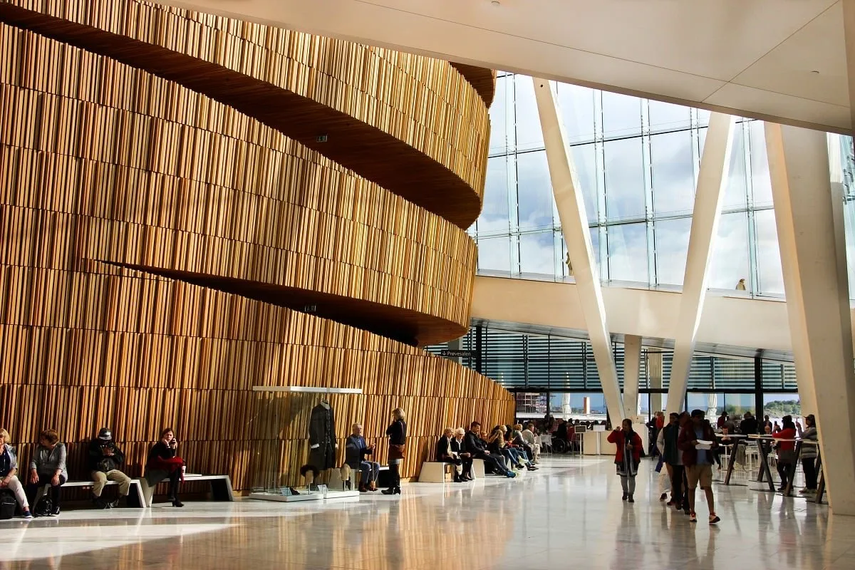 Le hall d'entrée de l'opéra d'Oslo