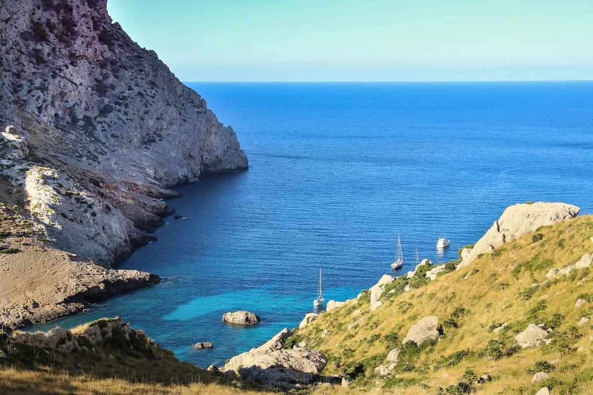 La Cala Figuera, accessible depuis la route qui mène à la pointe du Cap de Formentor à Majorque