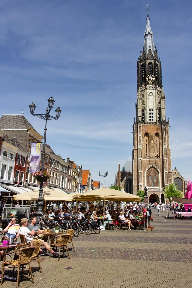 La place du marché de Delft et sa "nouvelle église"