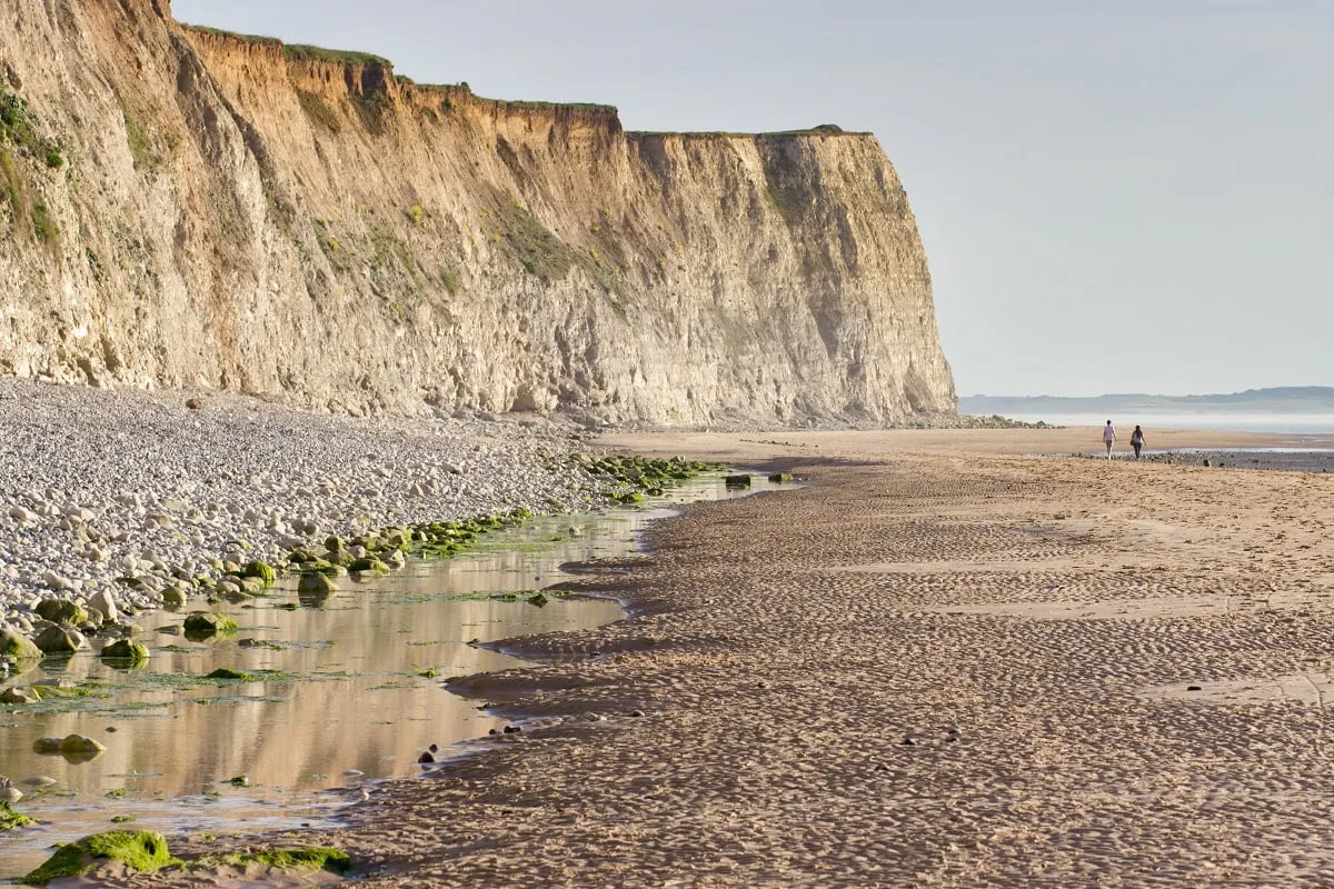 La grande plage du Cap Blanc Nez, propice aux balades à marée basse