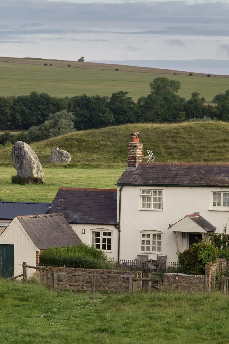 Avebury et ses menhirs au plus près des habitations