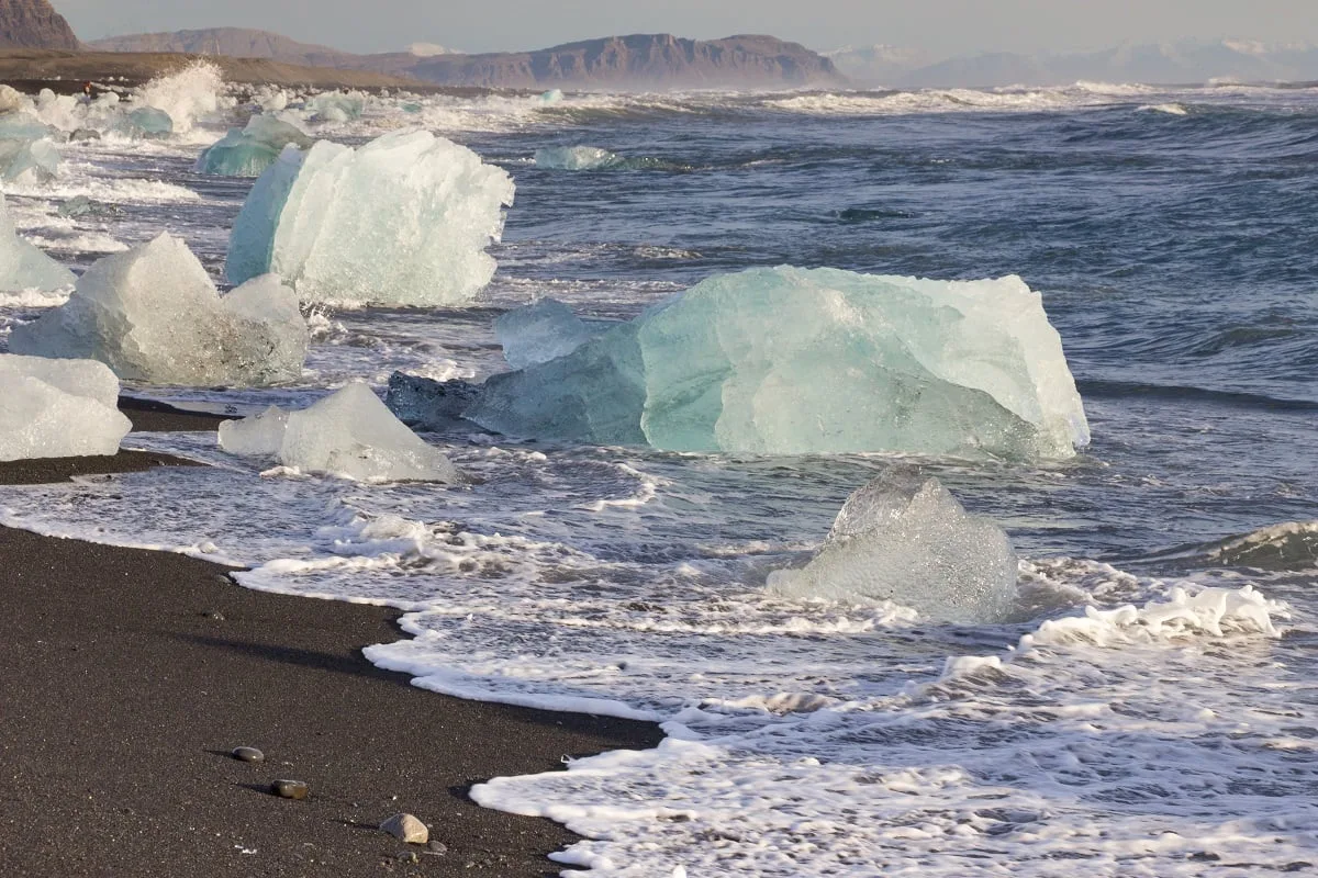 Les blocs de glace qui s'échouent sur la Diamond Beach