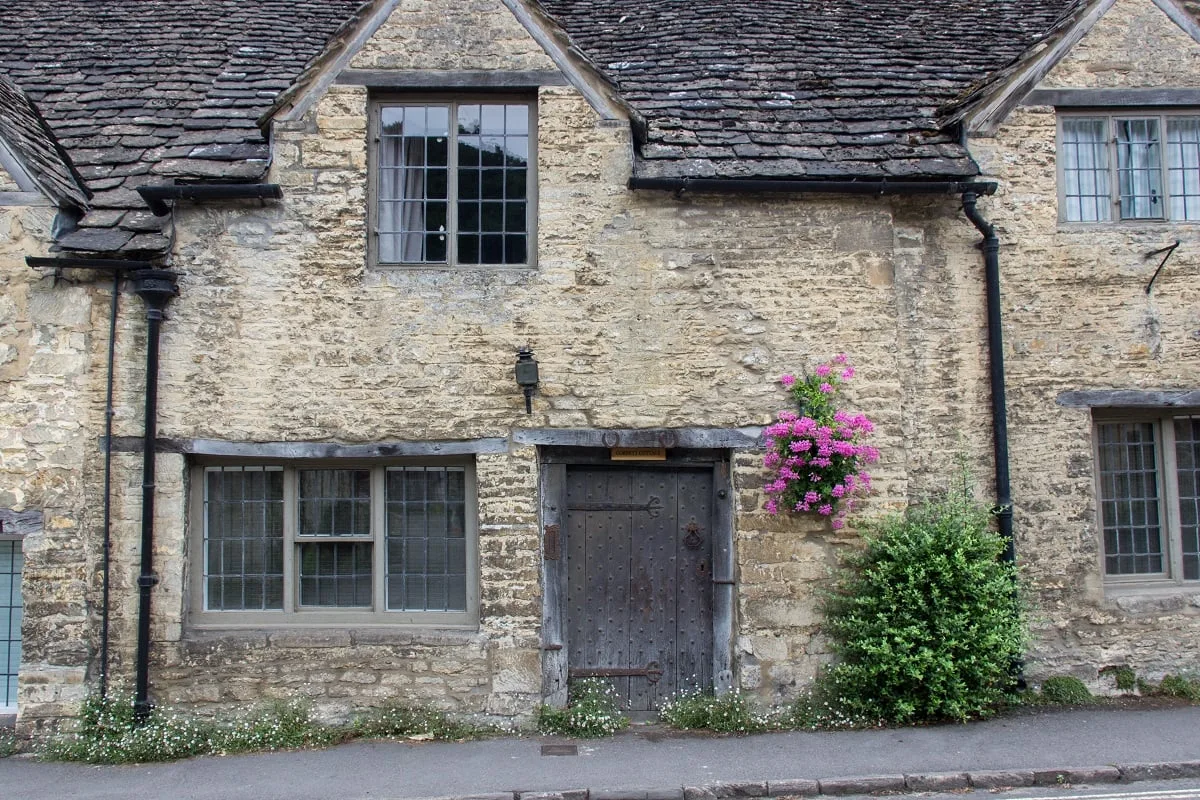 Une façade en pierre Cotswolds à Castle Combe