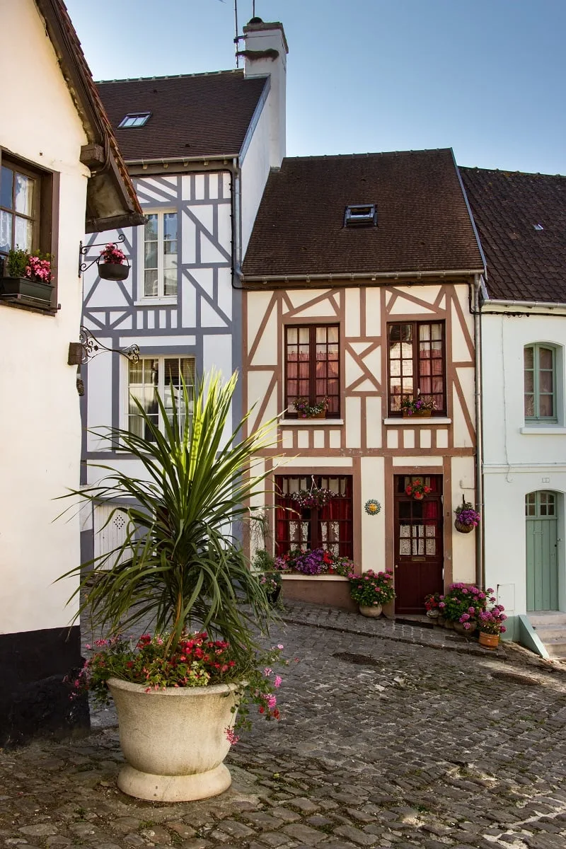 Les maisons de la Cavée Saint Firmin à Montreuil sur Mer
