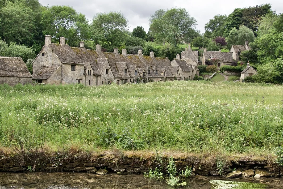 L'Arlington Row Entrance à Bibury, dans la région des Cotswolds