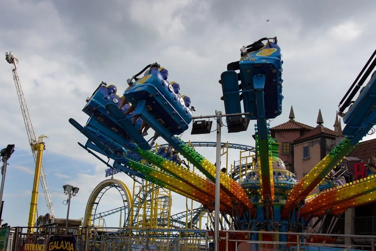 Le bout du pier de Brighton et sa fête foraine