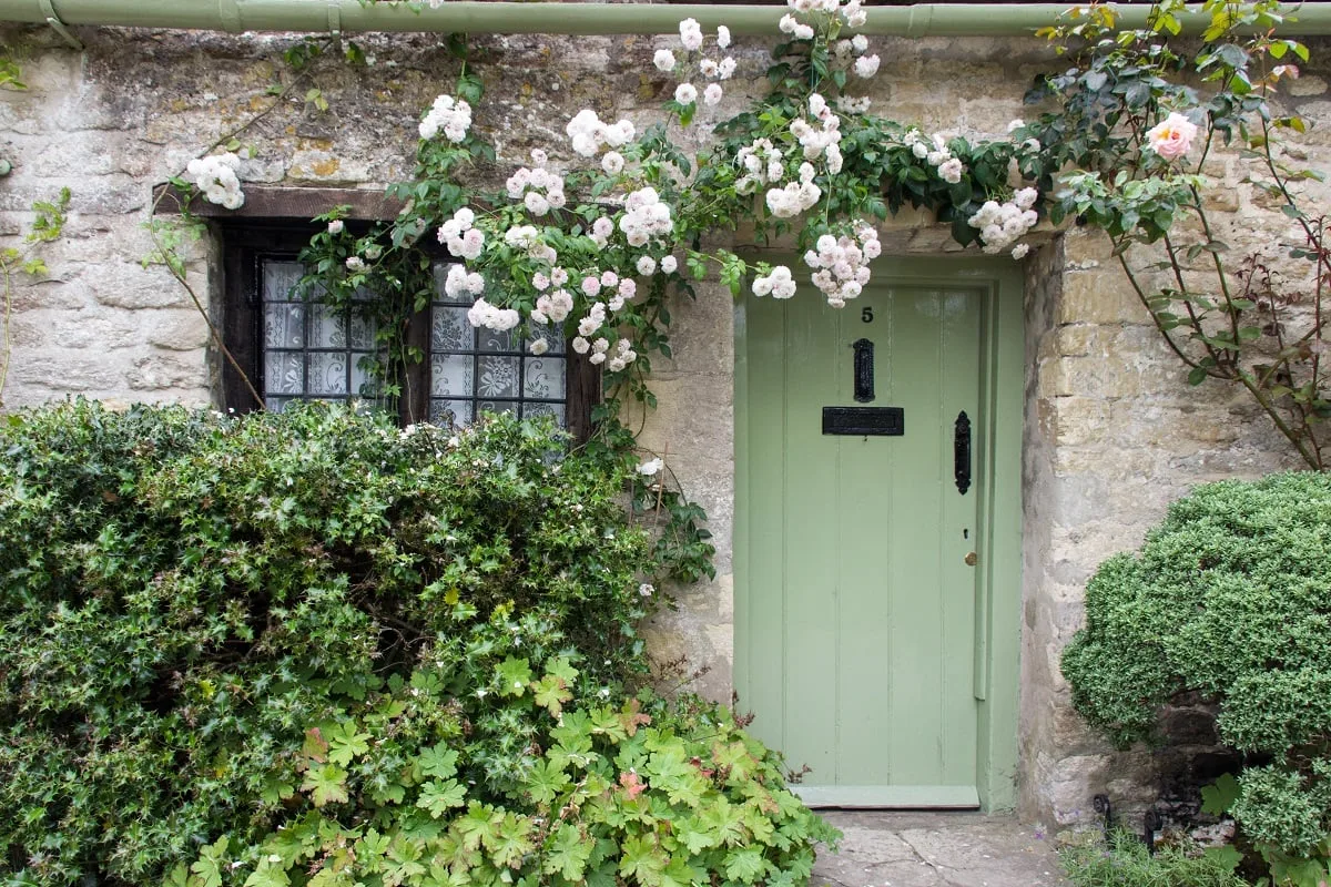 Une façade de maison sur l'Arlington Row Entrance à Bibury