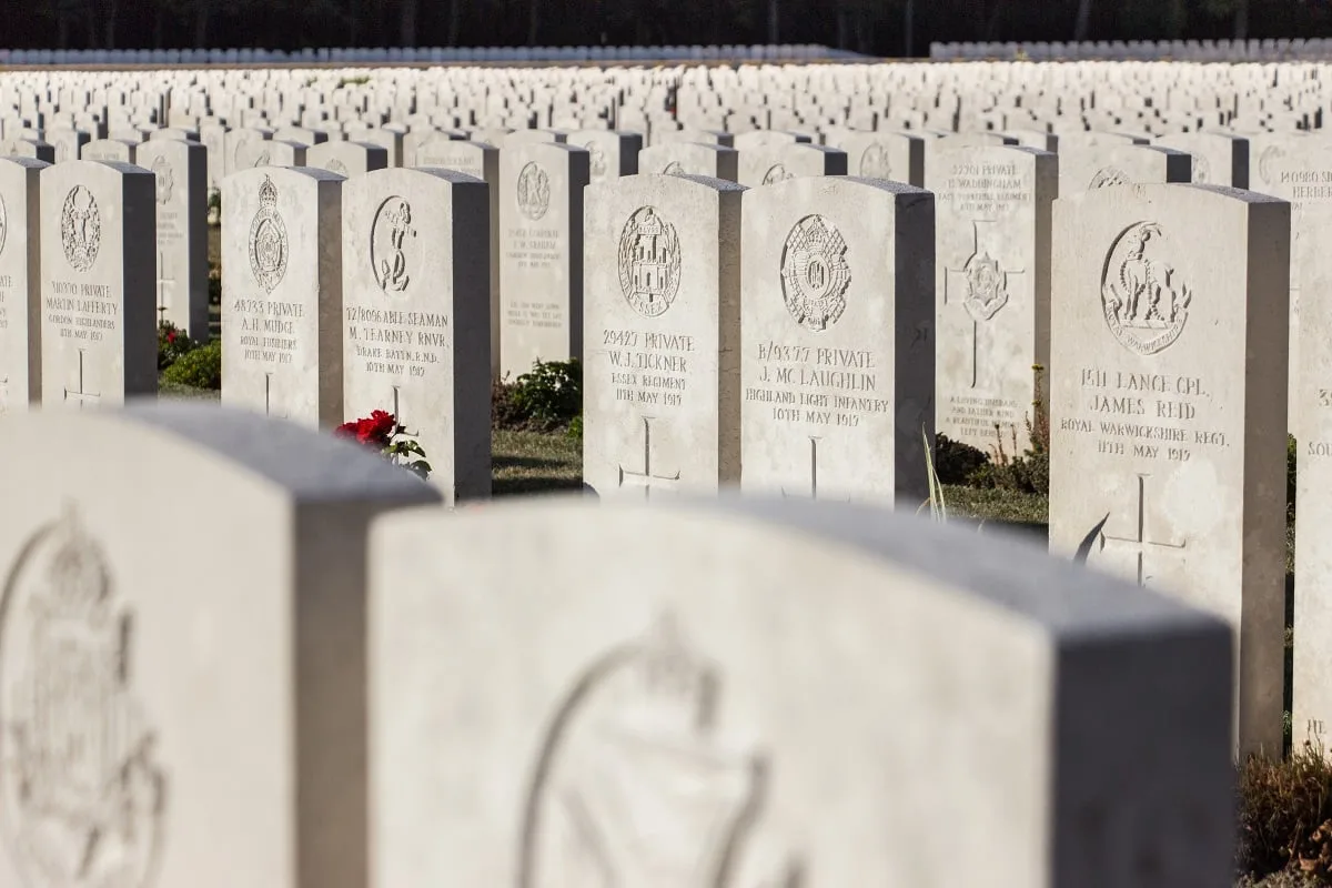 Les tombes du cimetière militaire d'Etaples
