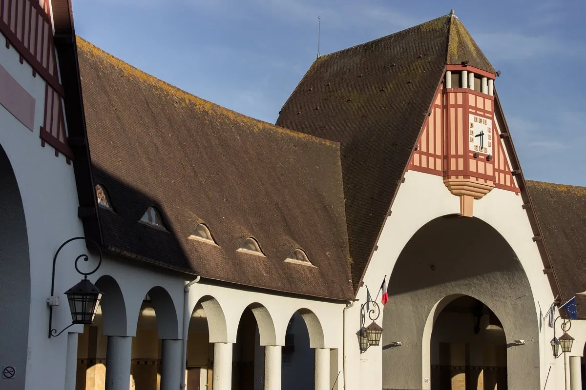 Le marché couvert du Touquet, en forme de demi arc de cercle