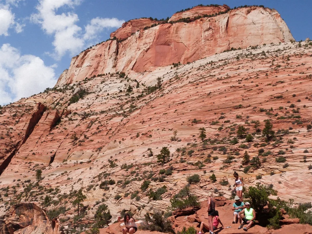 Le Canyon Overview Trail qui mène au point de vue saisissant sur la vallée de Zion