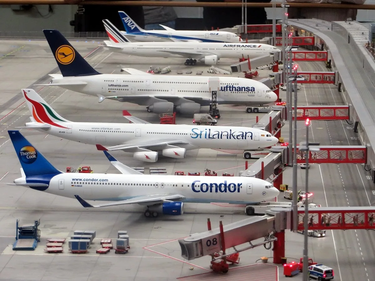 Avions dans un aéroport