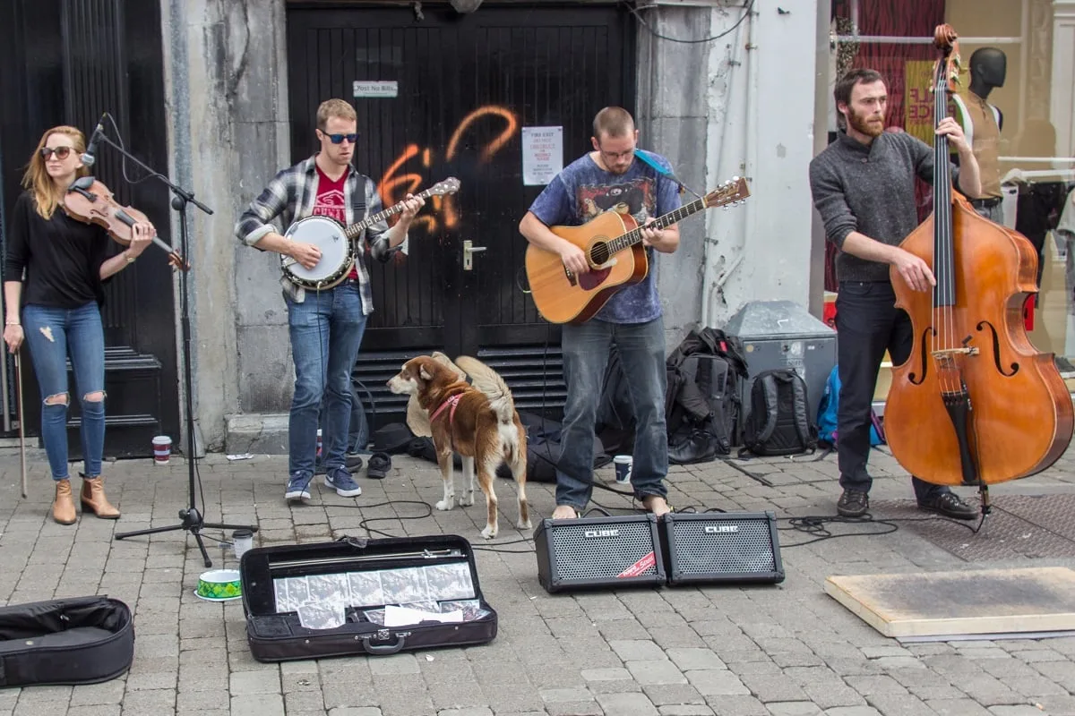La musique omni-présente dans le centre-ville de Galway