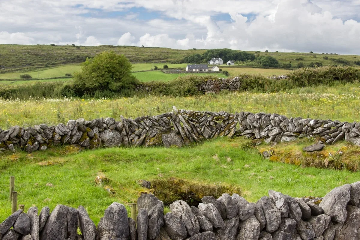 Les murs de pierres, caractéristiques de la région du Burren