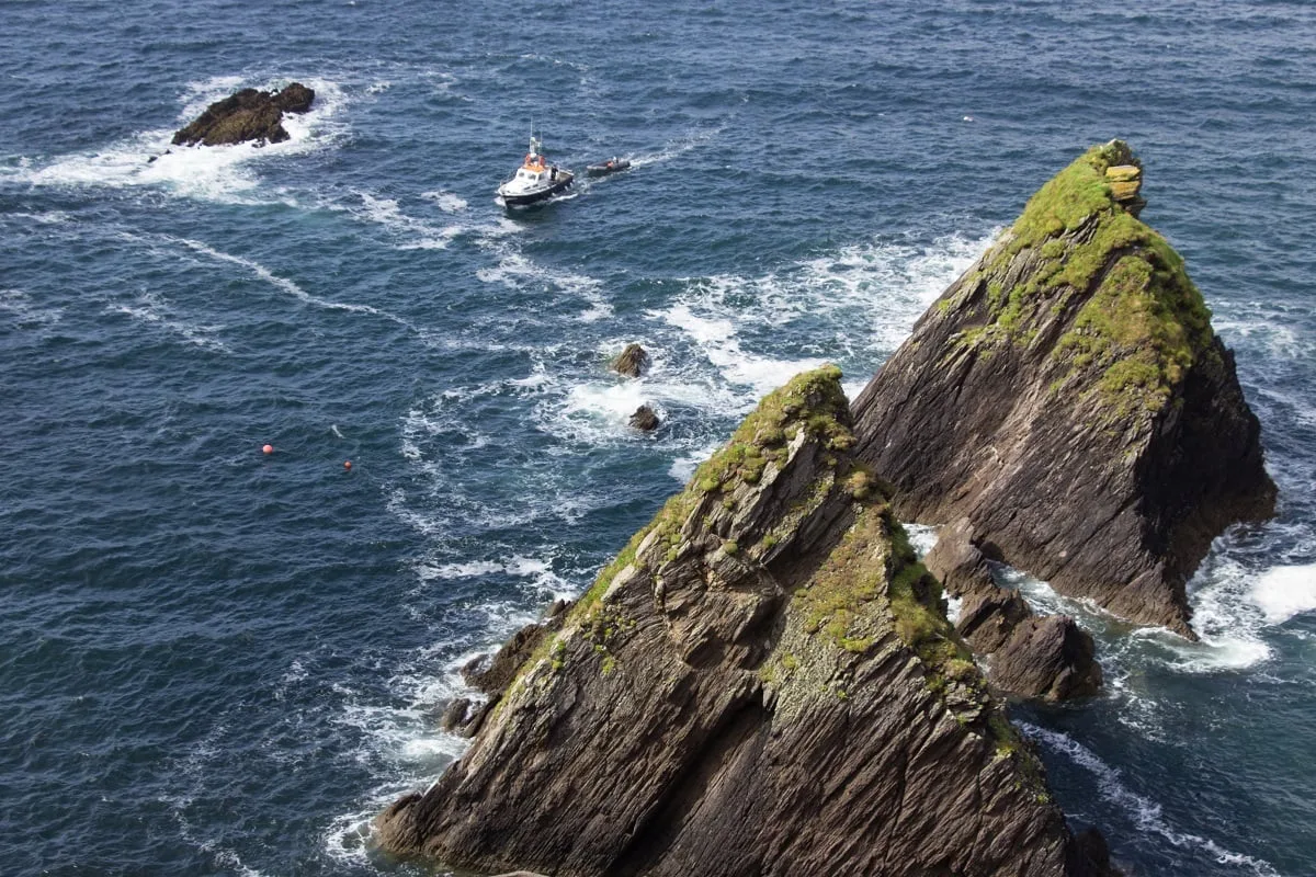 Un ferry faisant la navette entre le Dunquin Harbour et les îles Blasket