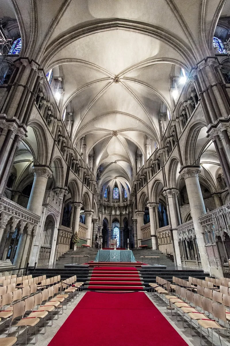 L'intérieur de la cathédrale de Canterbury