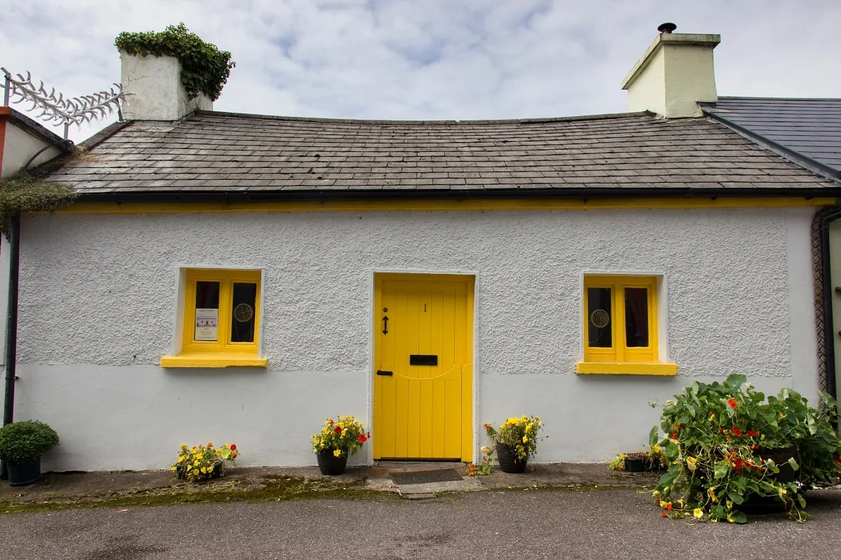 Une maison colorée à Dingle en Irlande