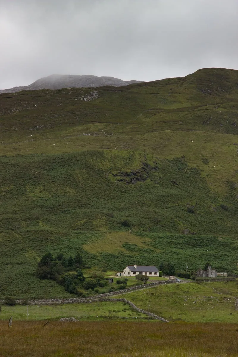 Un ciel nuageux dans le Connemara en Irlande