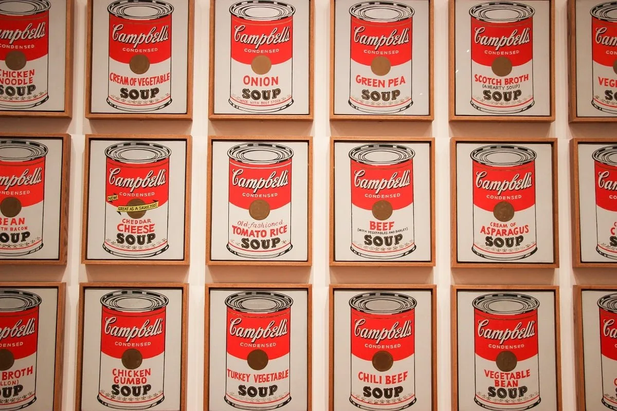Les "32 boîtes de soupe Campbell's d'Andy Warhol au MOMA à New-York