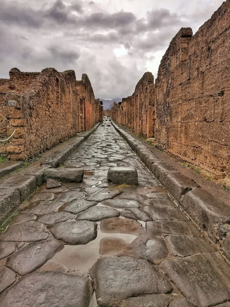 Dans l'une des ruelles de Pompei