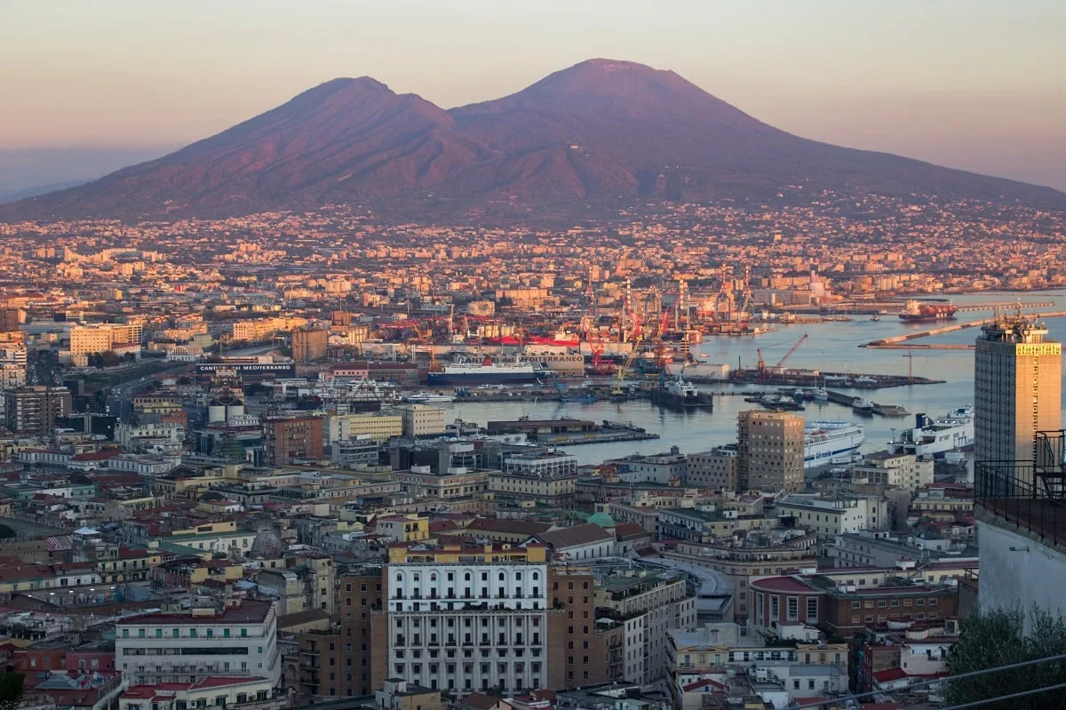 Coucher de soleil sur Naples, vu depuis le belvédère San Martino