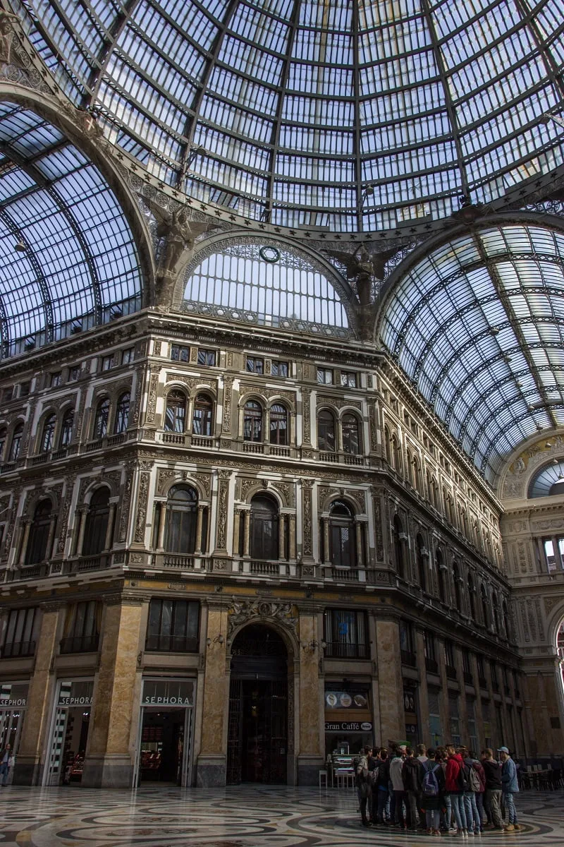 La galerie Umberto I de Naples et sa belle verrière