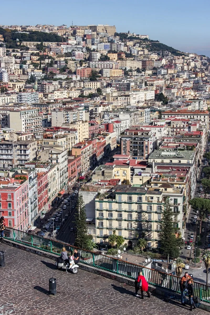 Panorama sur Naples depuis la via Orazio