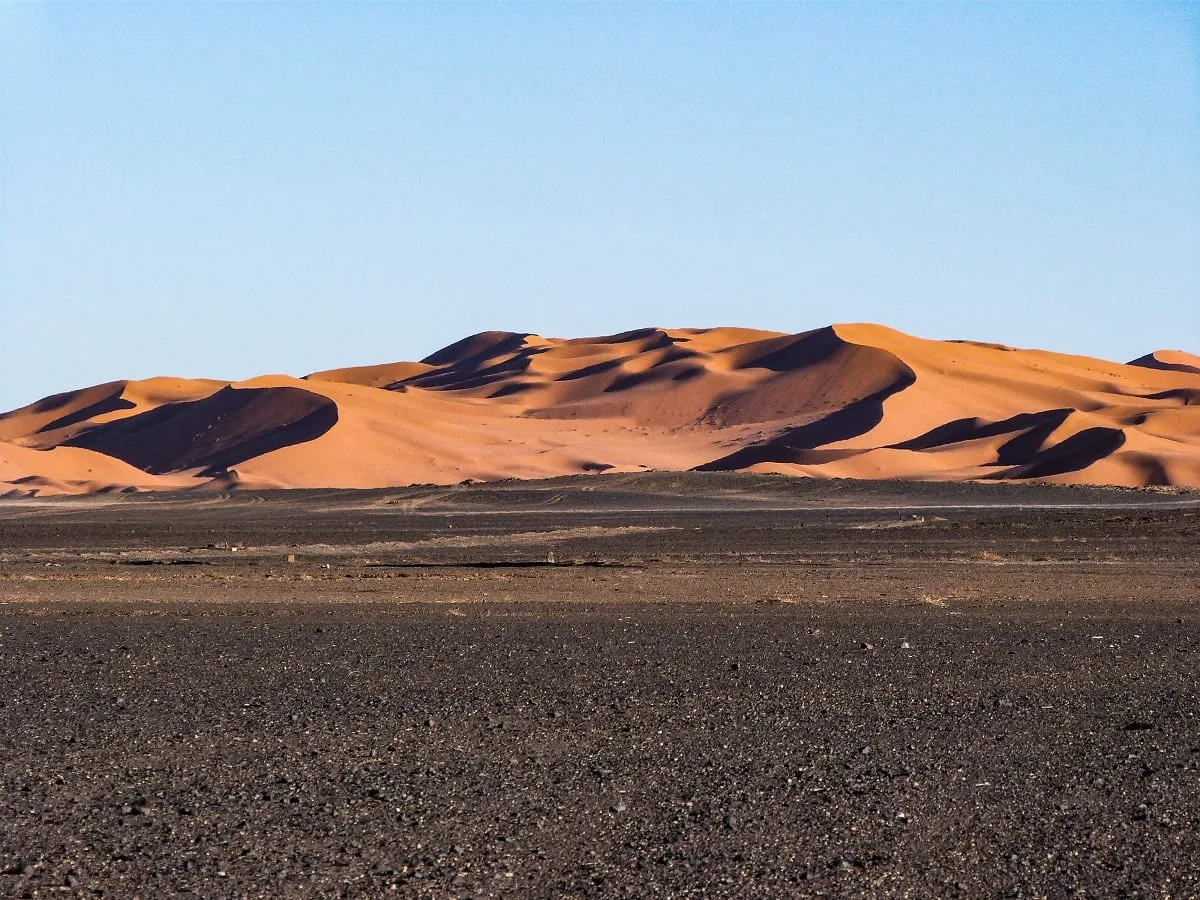 Accès à l'erg Chebbi : les dunes de Merzouga, célèbre désert du Maroc