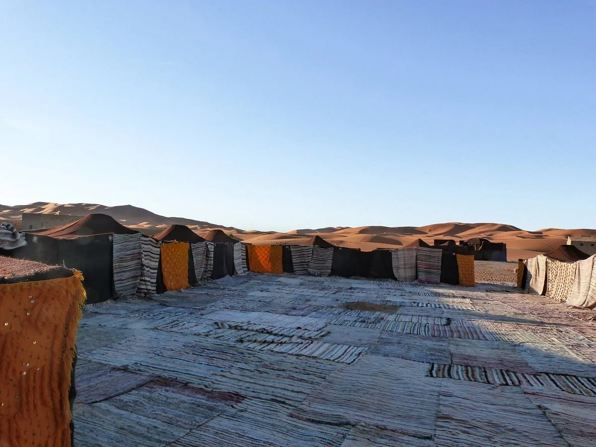 Un camp au bord du désert de Erg Chebbi