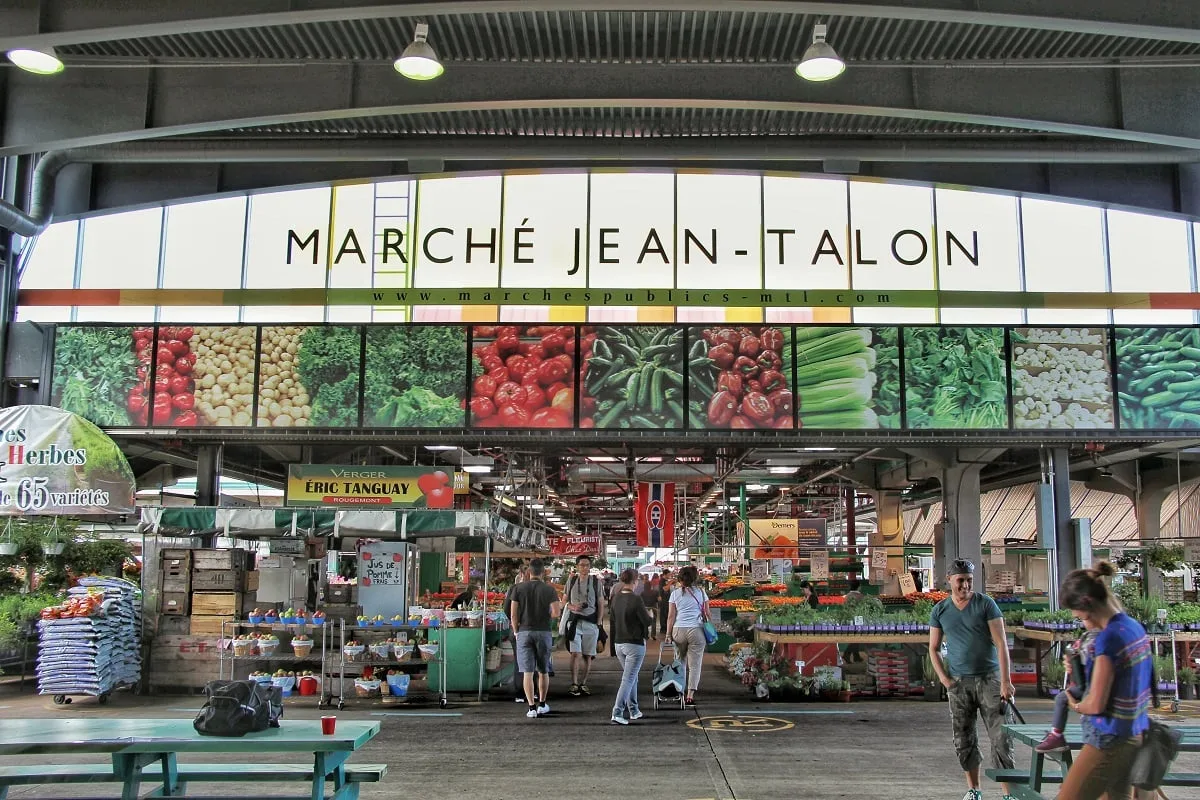La façade du marché Jean-Talon de Montreal