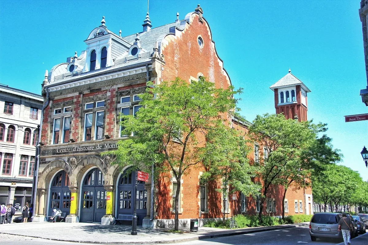 Une bâtisse dans le Vieux-Montreal