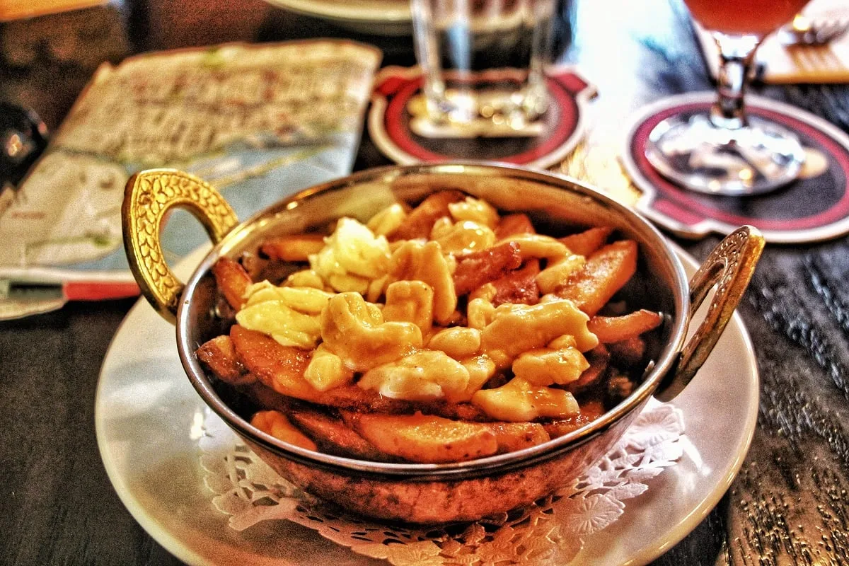 Visiter Montreal passe aussi par la dégustation d'une poutine