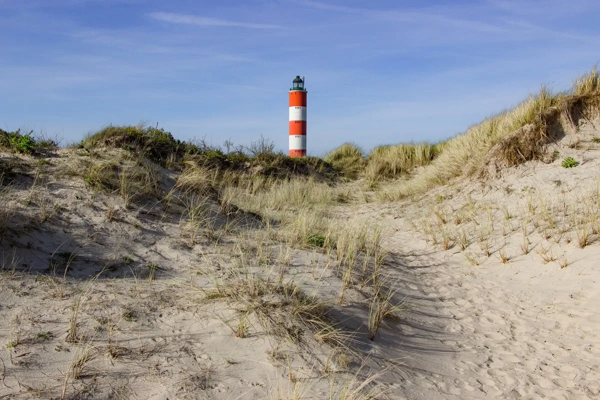 Le phare de Berck vu depuis les dunes