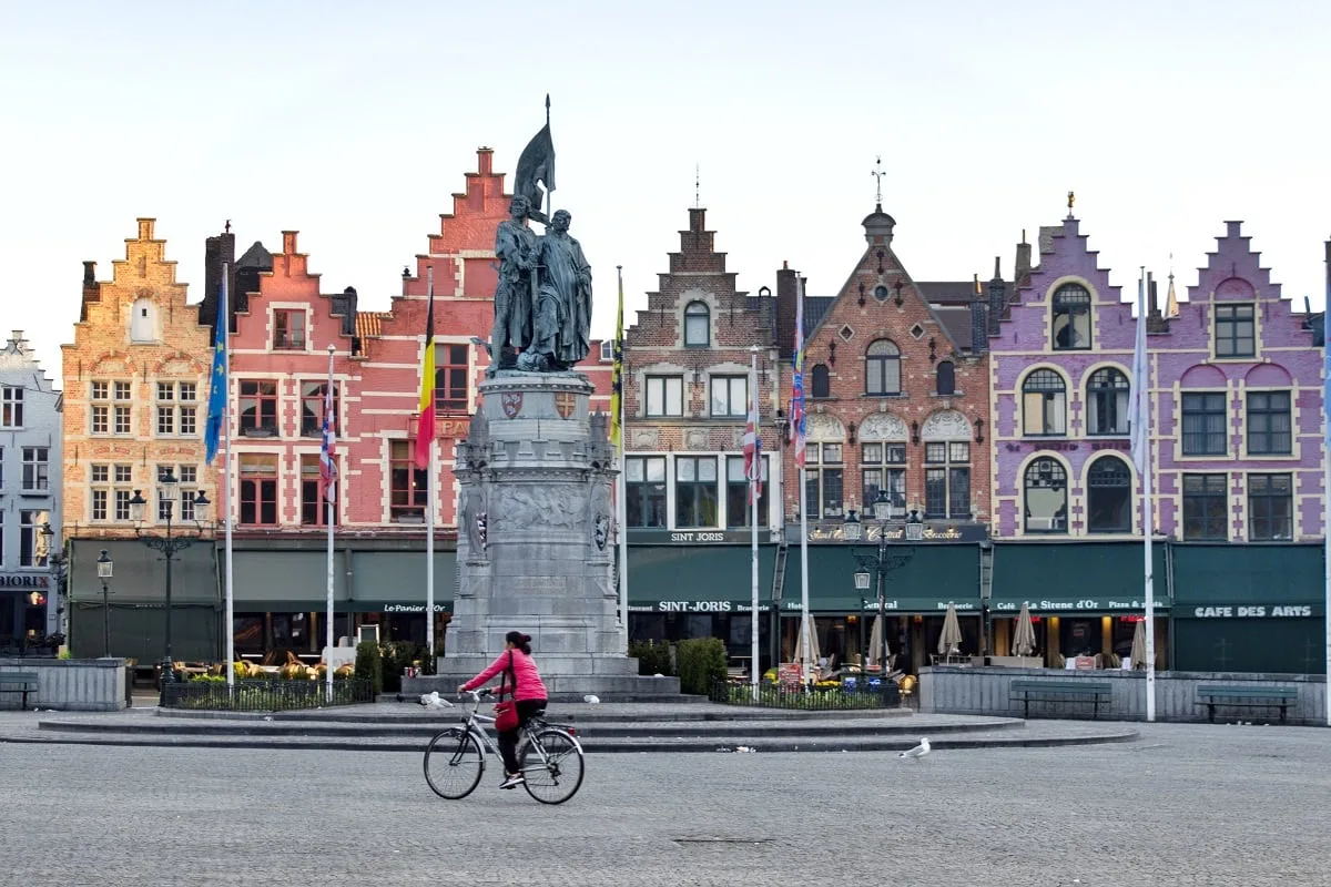 Les façades colorées de la Grand Place de Bruges