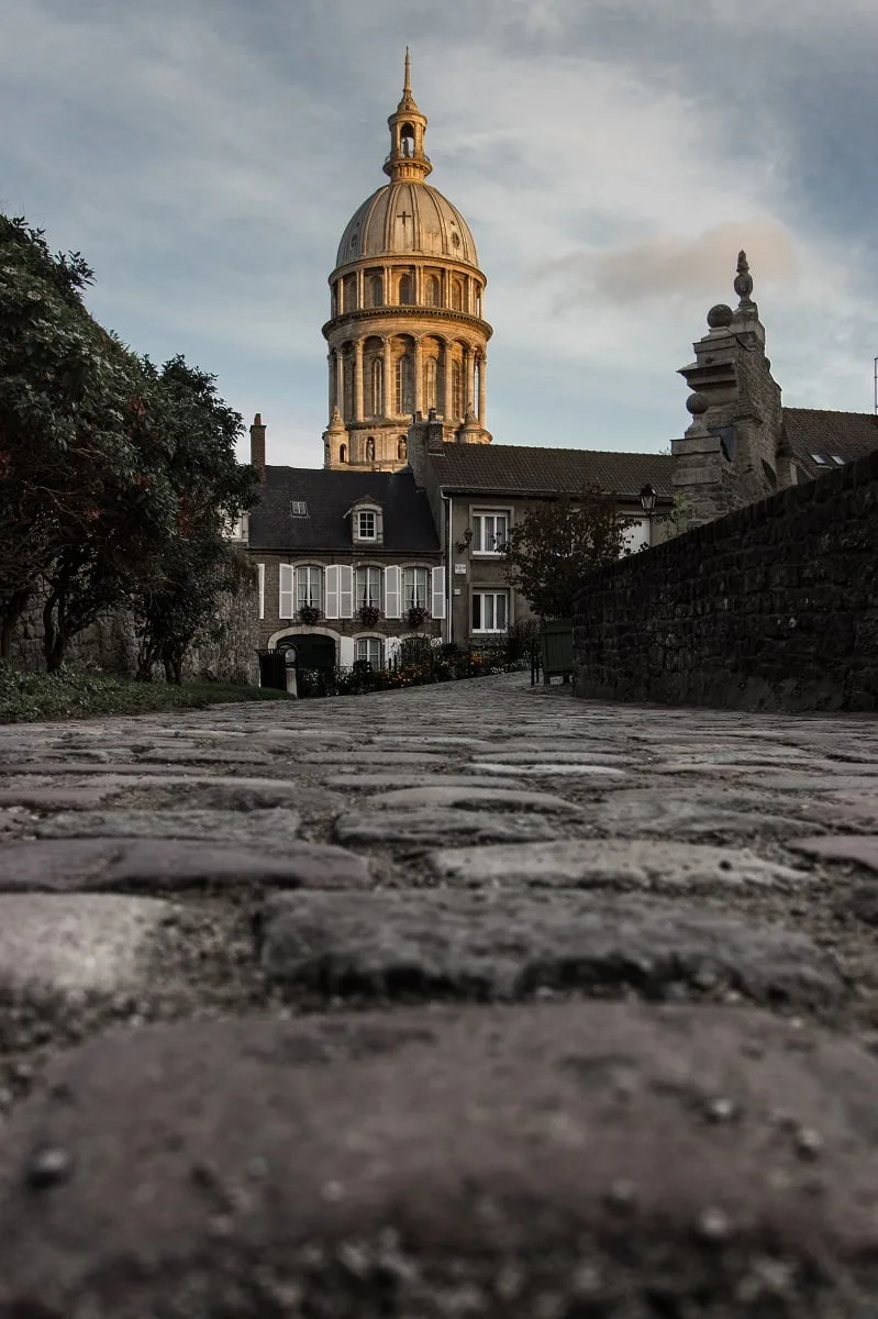 La cathédrale de Boulogne sur Mer au lever du soleil