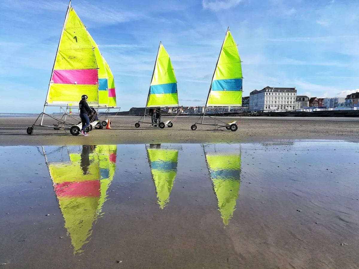 Char à voile sur la plage