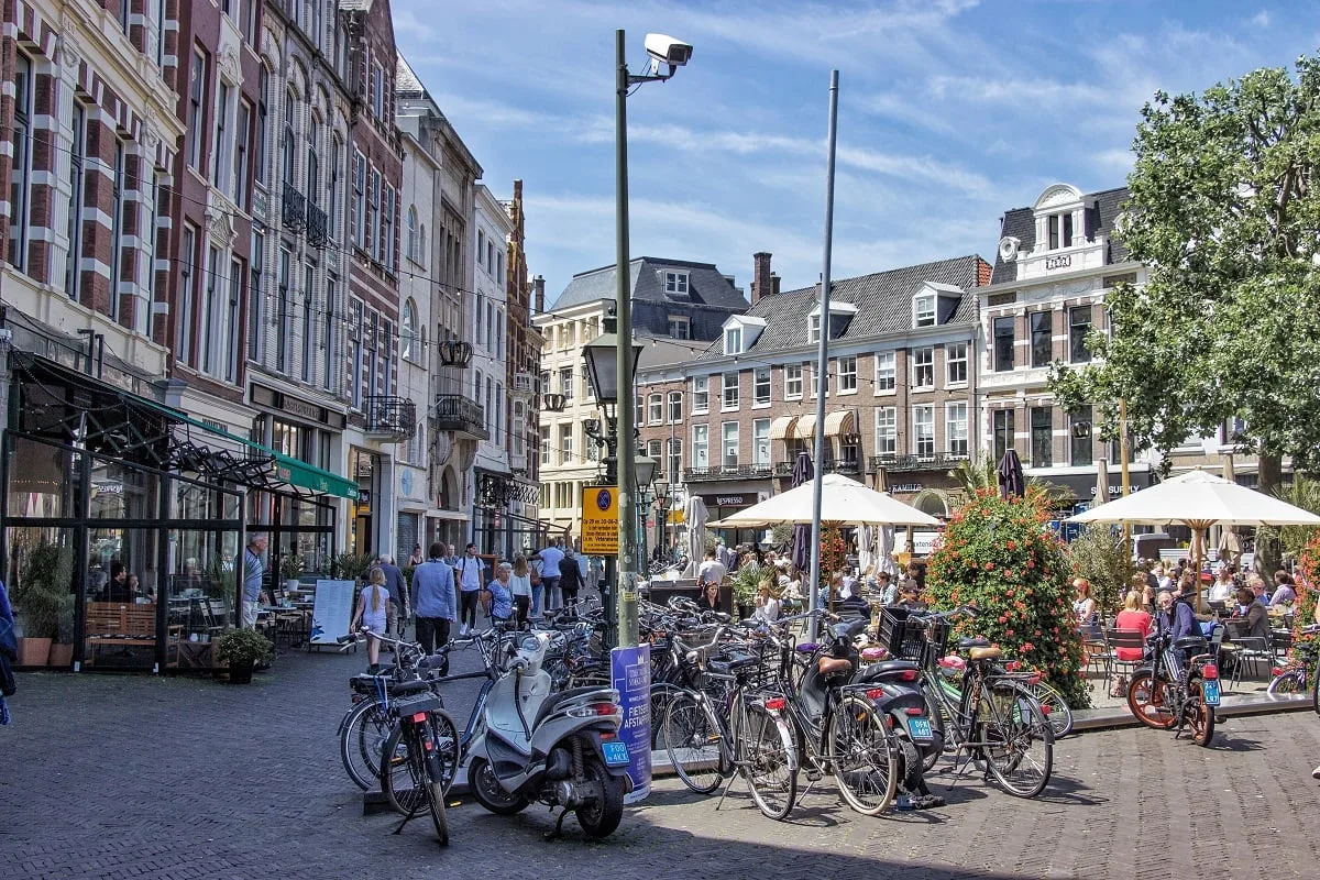 La place Plaats de La Haye