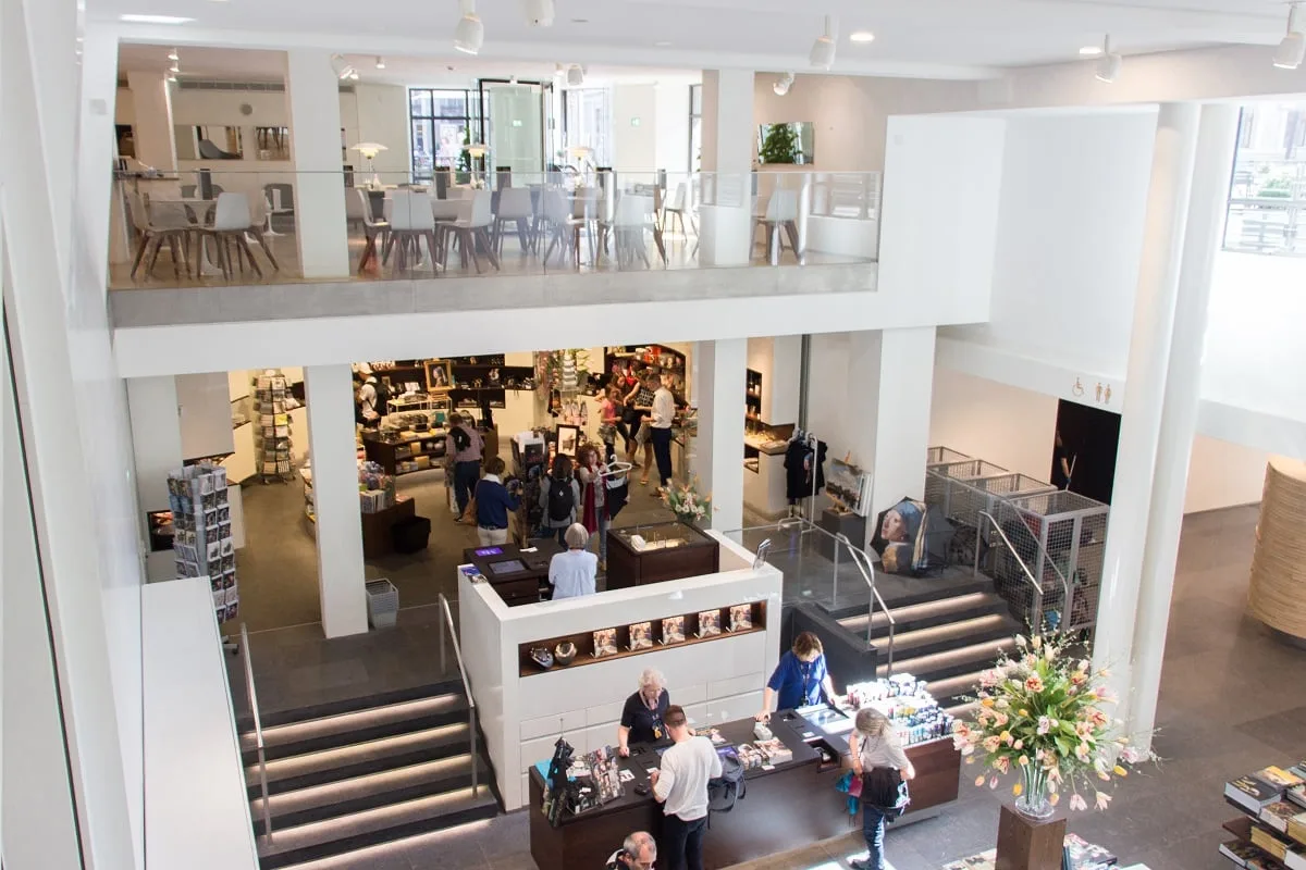 Le magasin de souvenirs du musée Mauritshuis de La Haye