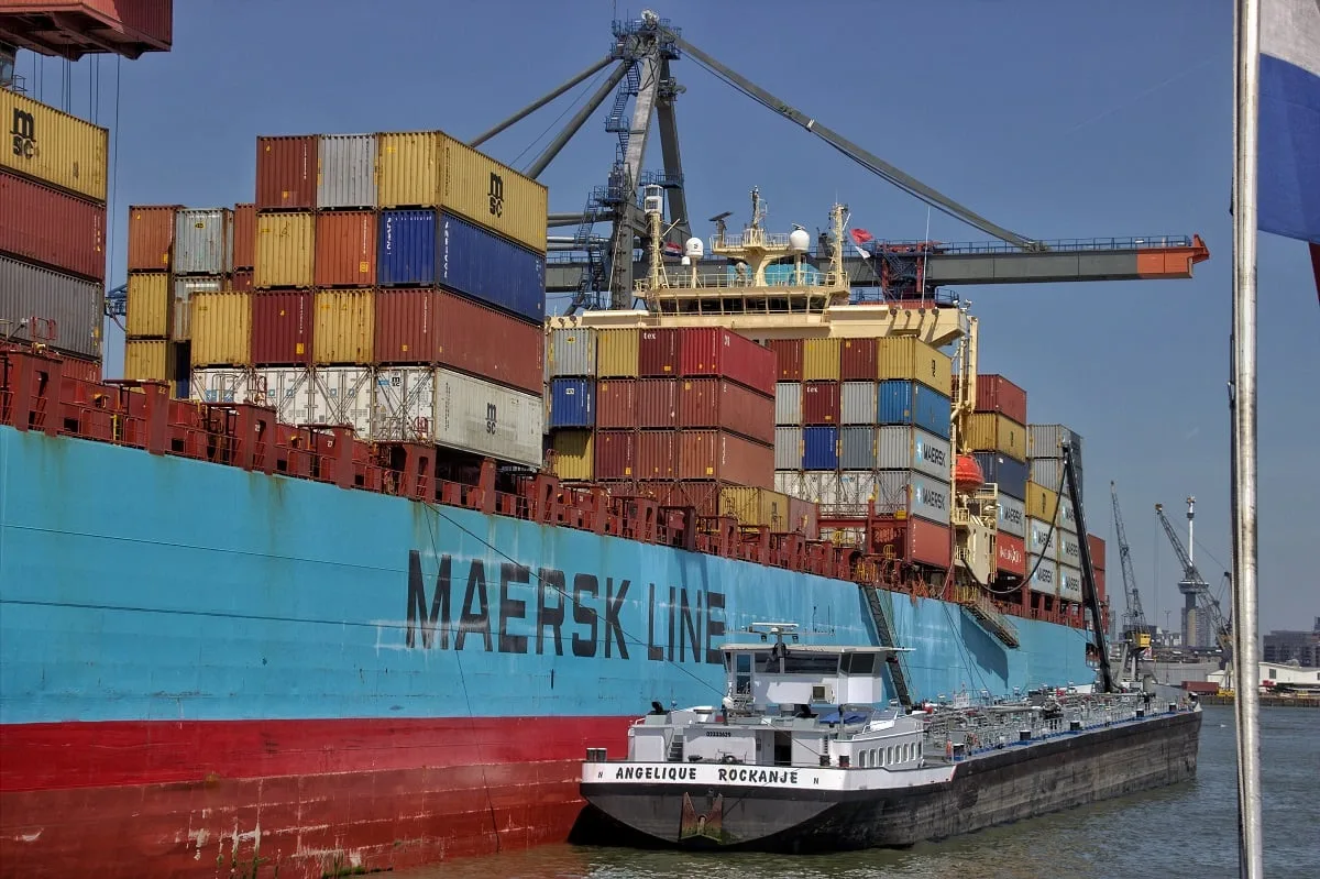 Containers dans le port de Rotterdam