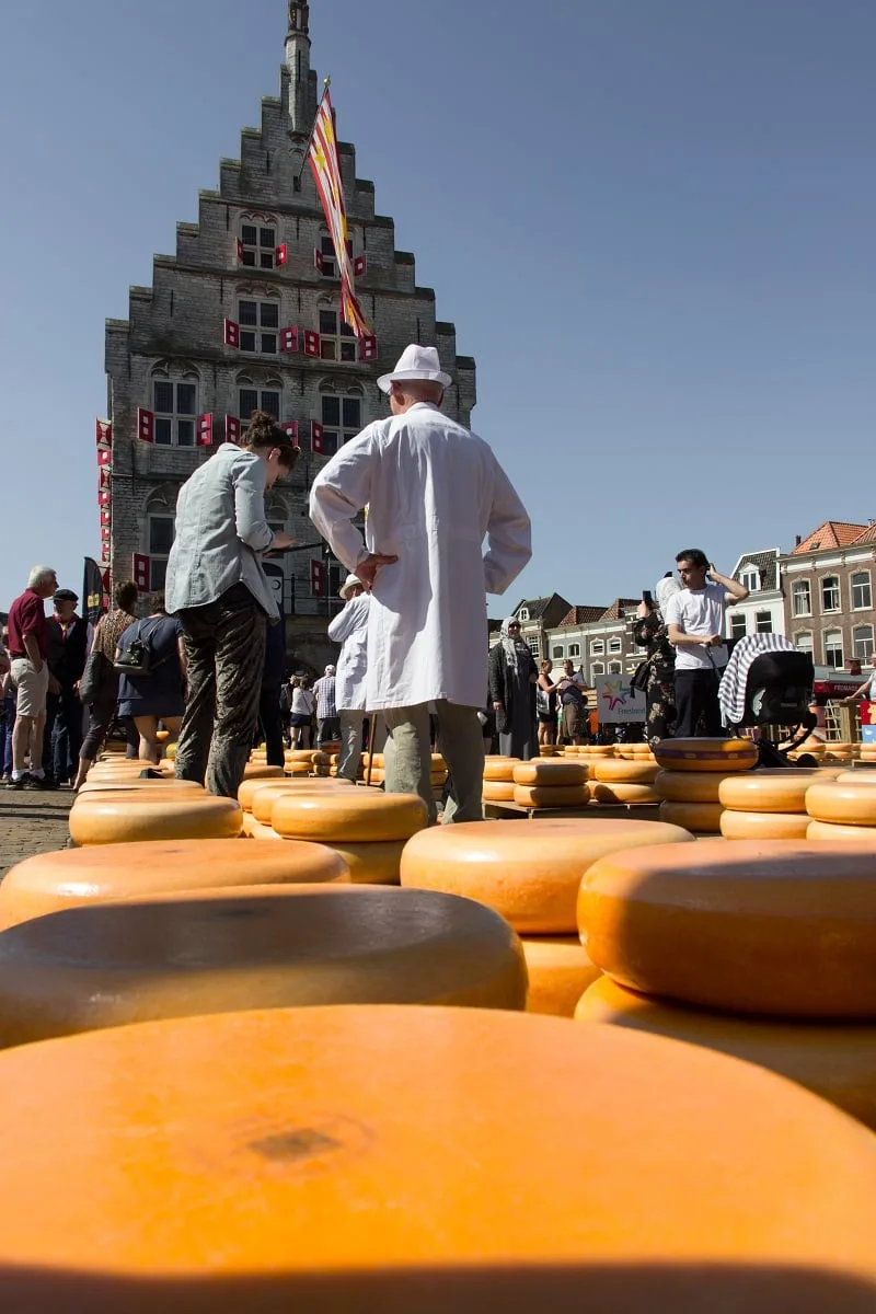 Sur le marché aux fromages de Gouda